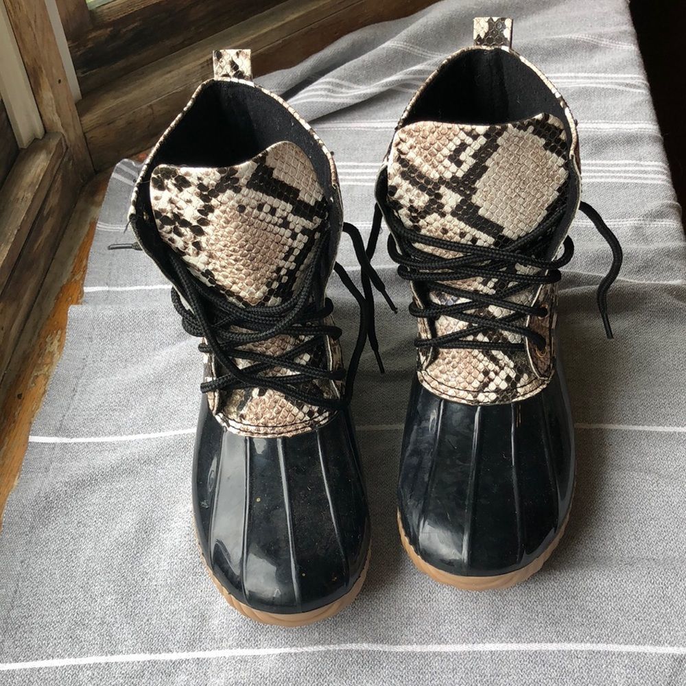 Girls rain boots faux snake skin & rubber